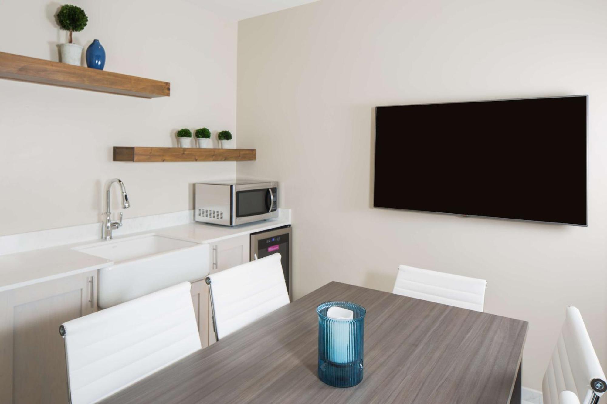 Hotel Renovo Des Moines Urbandale,Tapestry Collection Hilton מראה חיצוני תמונה