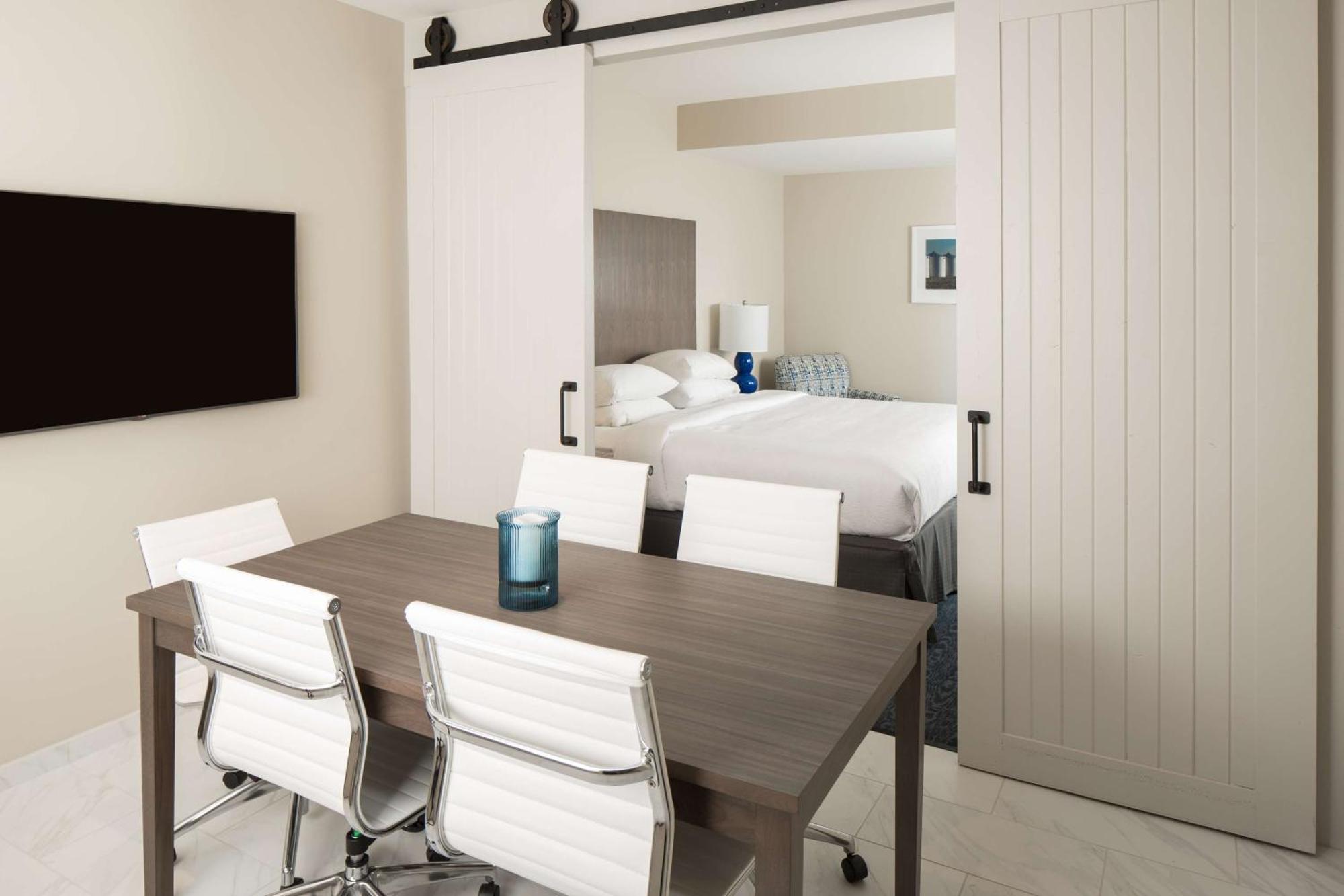 Hotel Renovo Des Moines Urbandale,Tapestry Collection Hilton מראה חיצוני תמונה